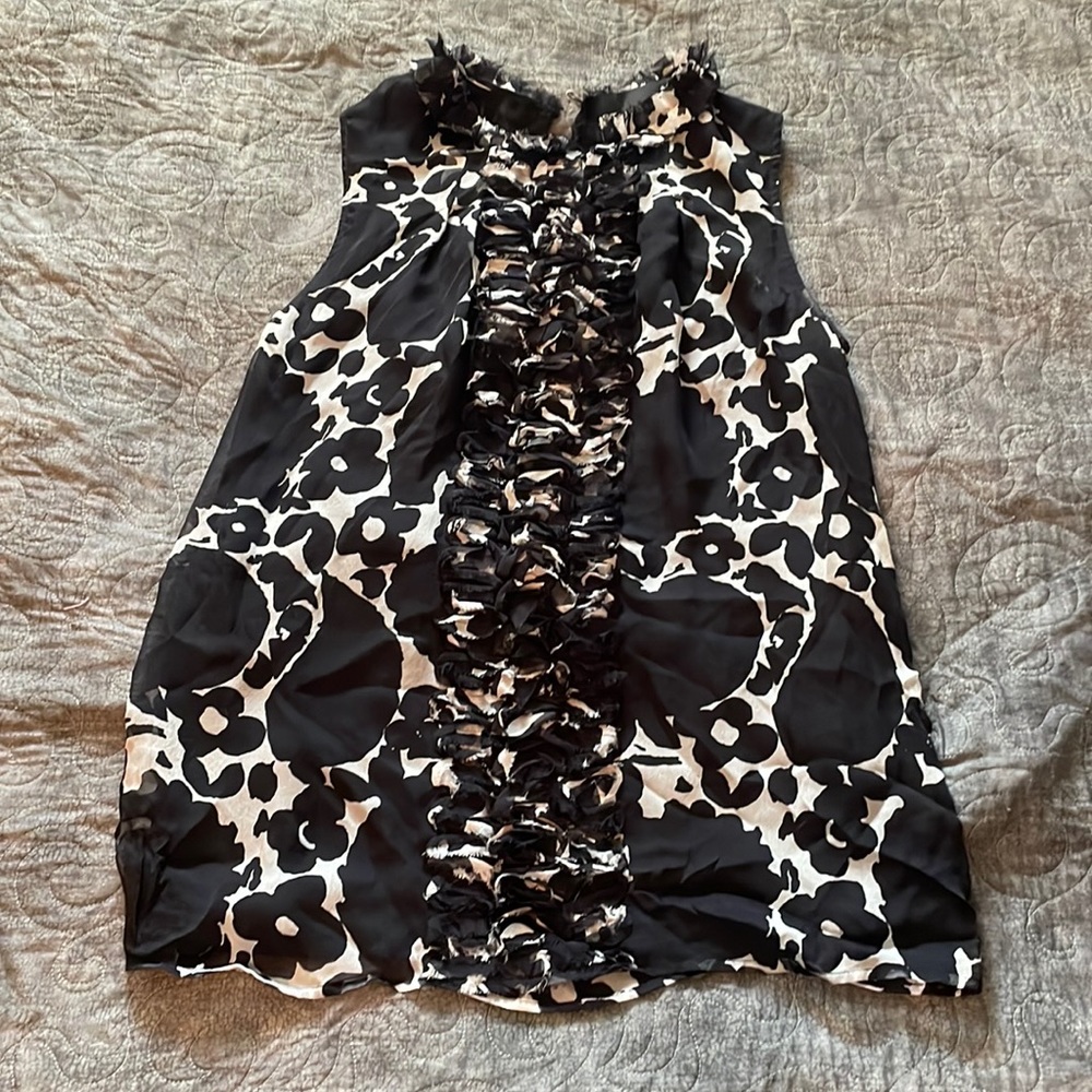 St. John’s Couture black abs white floral top size 4